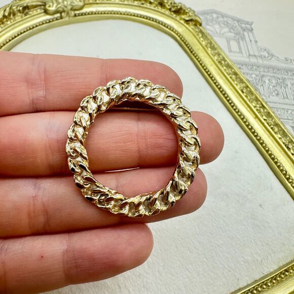 Vintage Jewelry Gold Tone Rope Circle Brooch Round Pin - Picture 2 of 3